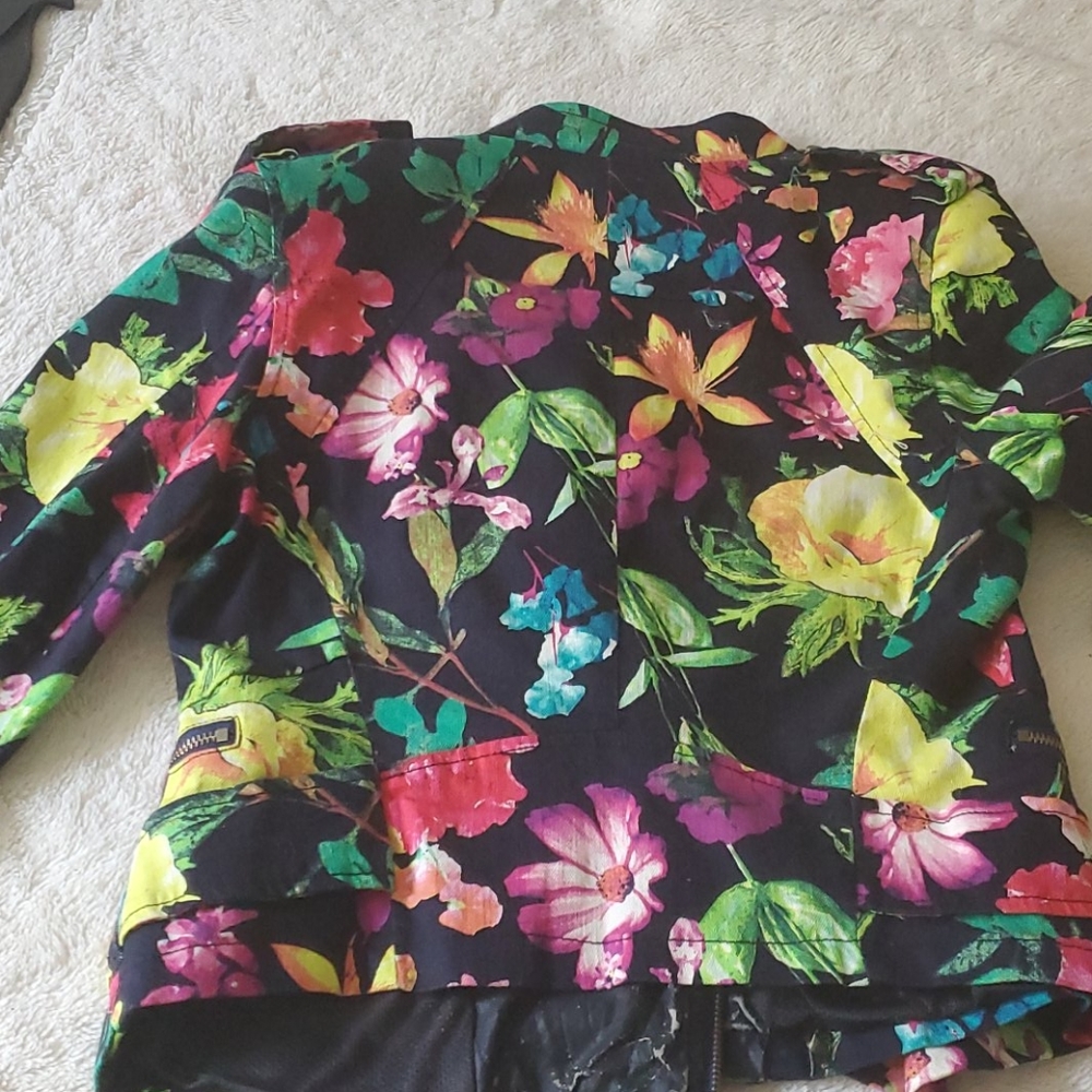 Jacket - Picture 9 of 9